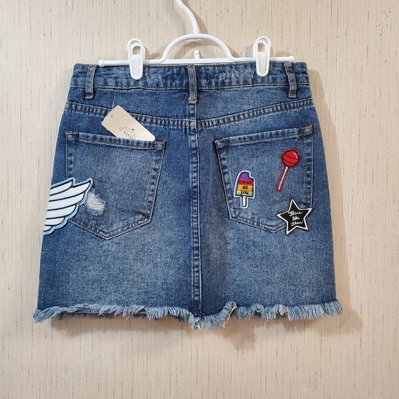 Forever 21 Denim Mini Skirt Distressed Patchwork Size 27 NWT - Picture 5 of 9